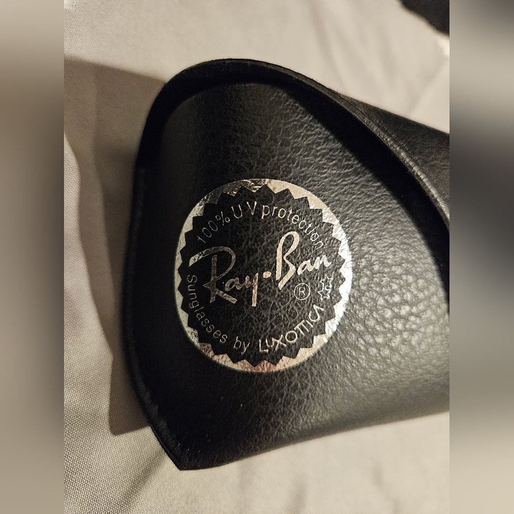 Ray-Ban Black Leather Sunglasses Case With Cleaning Cloth - Picture 2 of 4
